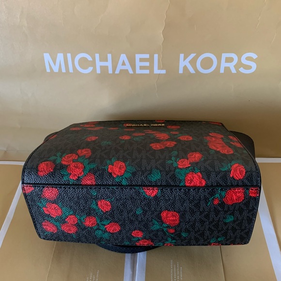 ***SOLD*** Michael Kors Selma Crossbody & Wallet - Picture 5 of 8